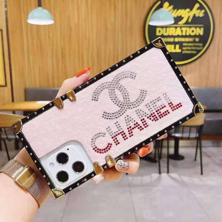 chanel 新発売 iphone12miniケース