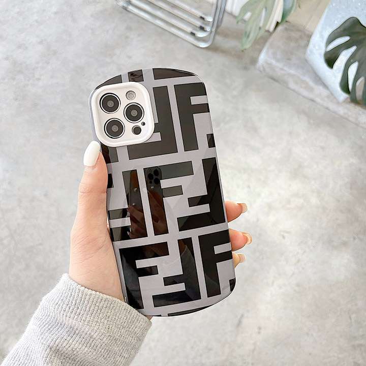 Fendi アイフォン12スマホケース