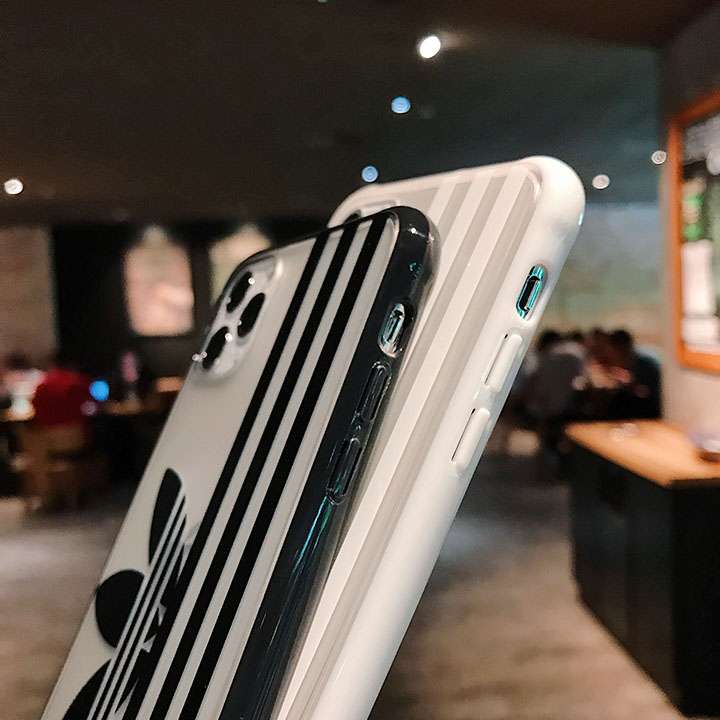 Adidasカバーエレガント風iPhone 12