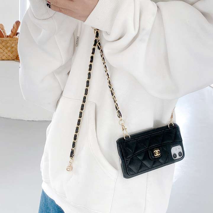 chanelカバー限定版アイホン13