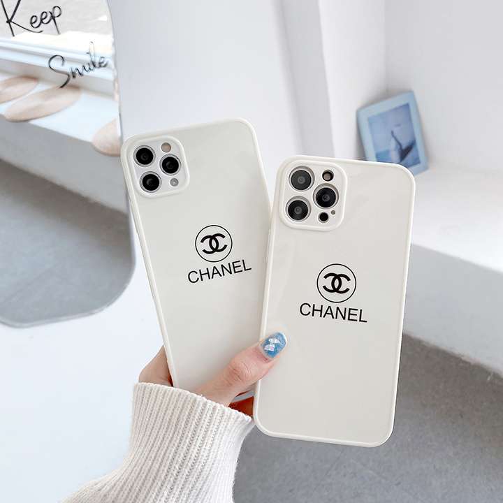 ロゴ付きスマホケースアイフォン 11chanel