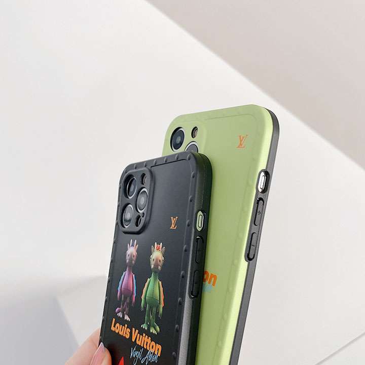 lv iPhone 13pro海外販売スマホケース