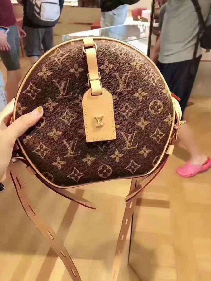 lv ショルダーバッグ ロゴ付き