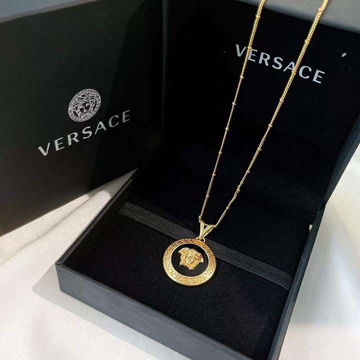 ネックレスversace