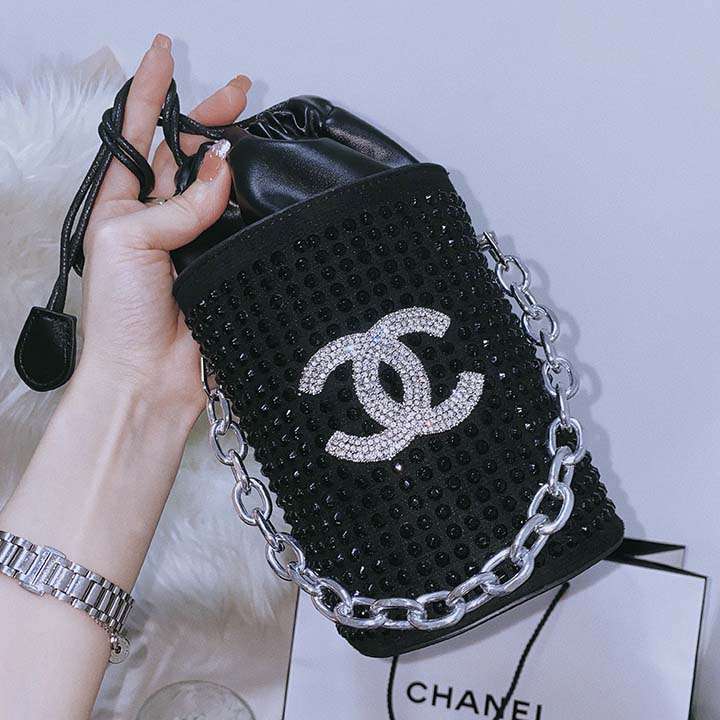 クロスボディ ロゴ付きchanel