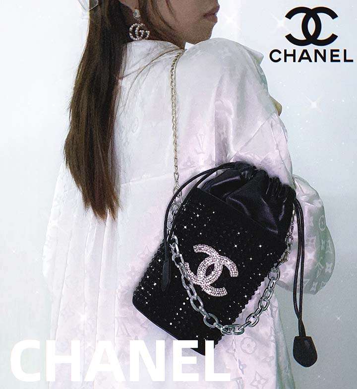 Chanelロゴ付き