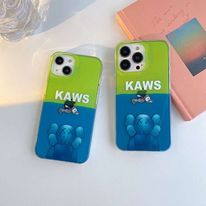 kaws iphoneX/XSカバーシリコン