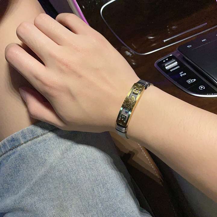 ブレスレット ロゴ付き