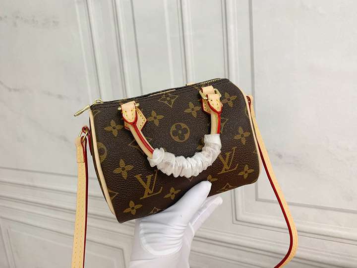 lv クロスボディ 横開き おすすめ