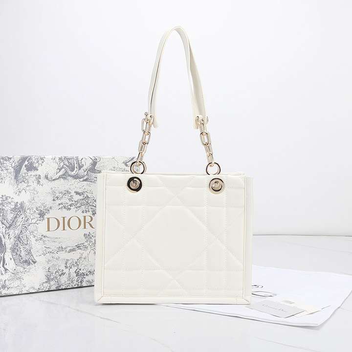 ハンドバッグ ロゴ付き Dior