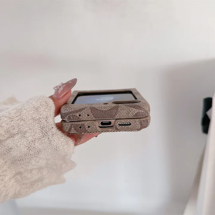 ハイブランド コーチ coach  iphone 16プラス ケース  本物